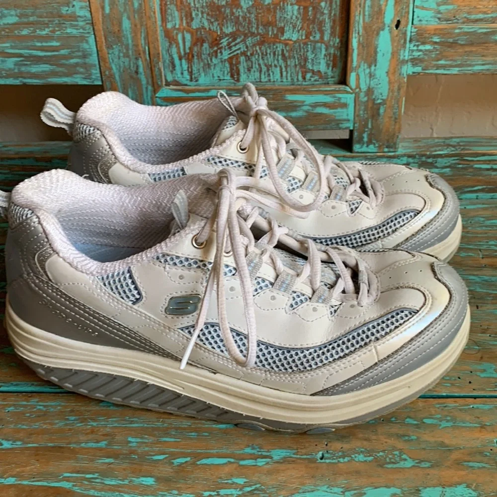 Skechers Shape-Ups Leather Toning Walking Rocking Shoes 11803 Silver Size 9